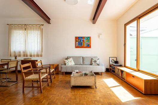 Lapa Townhouse Renovation / Estudio Piloti Arquitetura - Interior Photography, Wood, Table, Sofa, Lighting, Chair