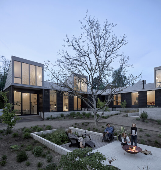 Casa y Estudio Gradient / Observation Studio Casa y Estudio Gradient / Observation Studio - Fotografía exterior, Patio interior
