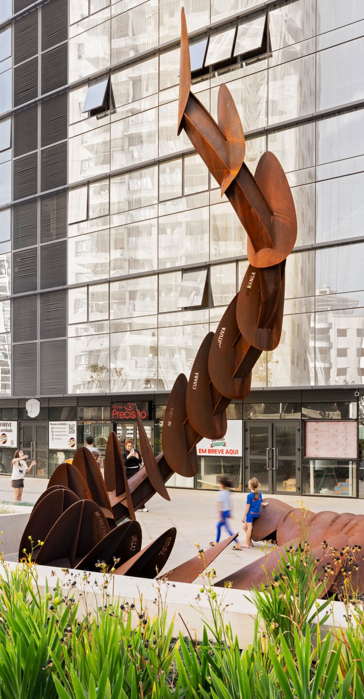 Encontros Sculpture / Estudio Guto Requena