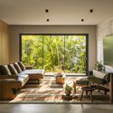 Hug House / TTAD Arquitetura - Interior Photography, Houses, Lighting, Table, Chair
