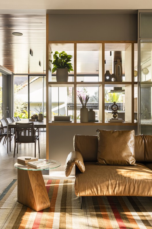 Hug House / TTAD Arquitetura Hug House / TTAD Arquitetura - Interior Photography, Wood, Table, Chair, Lighting