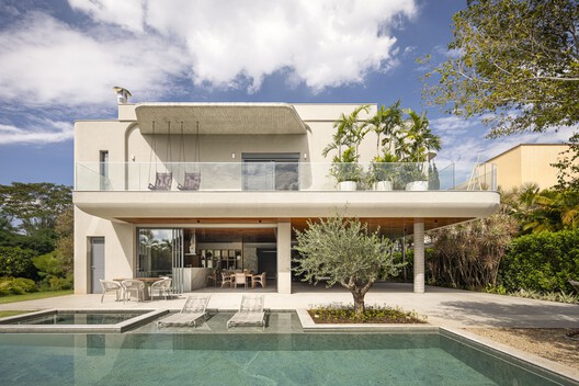 Hug House / TTAD Arquitetura Hug House / TTAD Arquitetura - Exterior Photography, Balcony, Courtyard