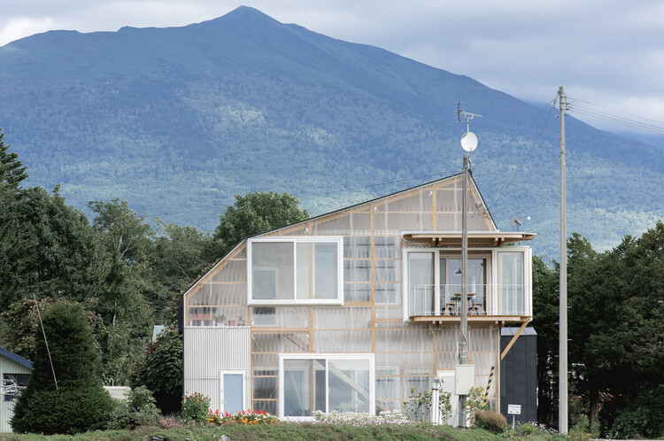 One House, Many Climates: When Greenhouse Design Enters the Home - Featured Image