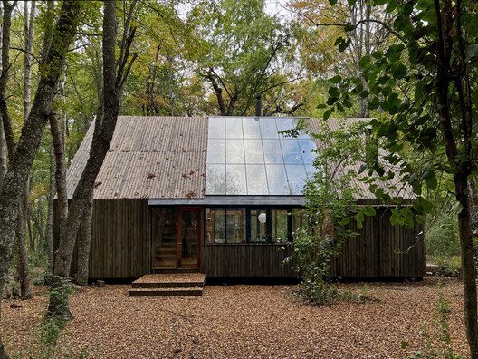 One House, Many Climates: When Greenhouse Design Enters the Home - Image 7 of 16