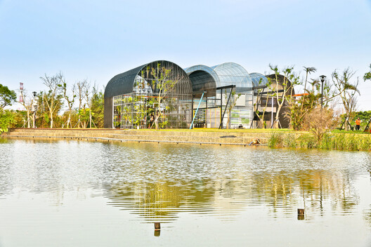 One House, Many Climates: When Greenhouse Design Enters the Home - Image 11 of 16