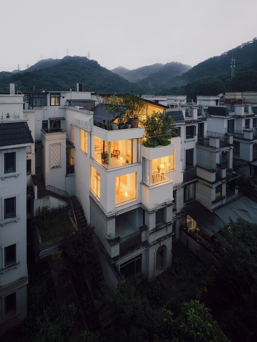 Split-Level Apartment  / Shiye Architecture Design and Research Practice - Image 10 of 47