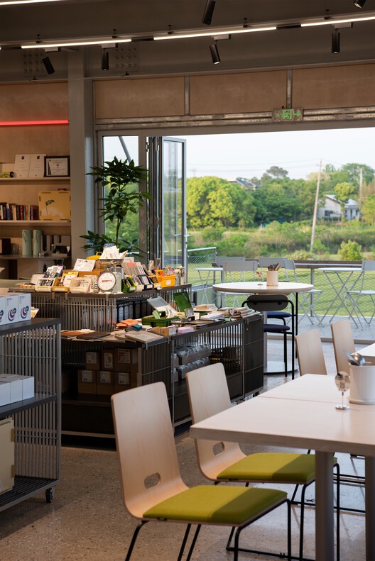 Spitfire Roastery / Nota Architects Spitfire Roastery / Nota Architects - Interior Photography, Dining room, Chair