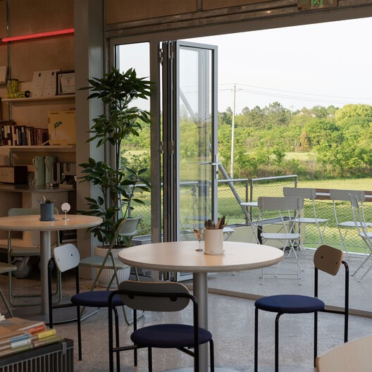 Spitfire Roastery / Nota Architects Spitfire Roastery / Nota Architects - Interior Photography, Dining room, Chair, Table, Glass
