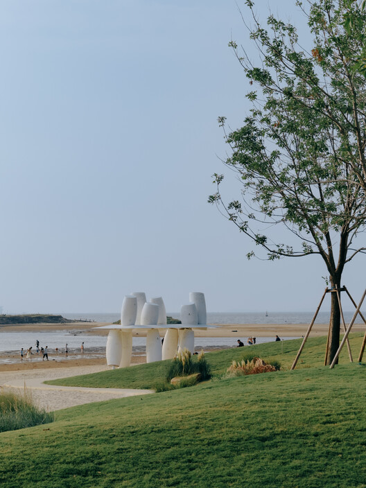 A Seaside Swing Installation / XBTW OFFICE A Seaside Swing Installation / XBTW OFFICE - Image 23 of 34