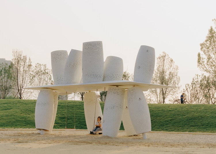 A Seaside Swing Installation / XBTW OFFICE - Image 24 of 34