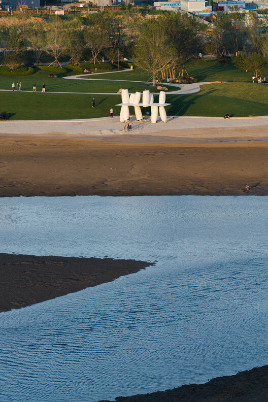 A Seaside Swing Installation / XBTW OFFICE A Seaside Swing Installation / XBTW OFFICE - Image 9 of 34