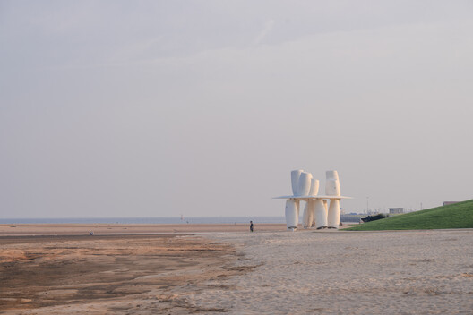 A Seaside Swing Installation / XBTW OFFICE A Seaside Swing Installation / XBTW OFFICE - Image 20 of 34