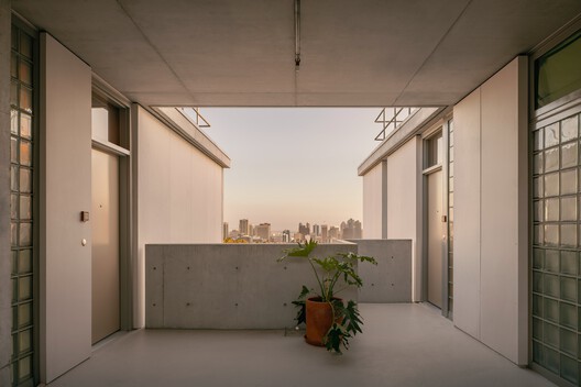 KAYA Building / Jeff Svitak KAYA Building / Jeff Svitak - Interior Photography, Concrete, Balcony