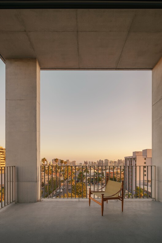 KAYA Building / Jeff Svitak KAYA Building / Jeff Svitak - Interior Photography, Concrete, Balcony