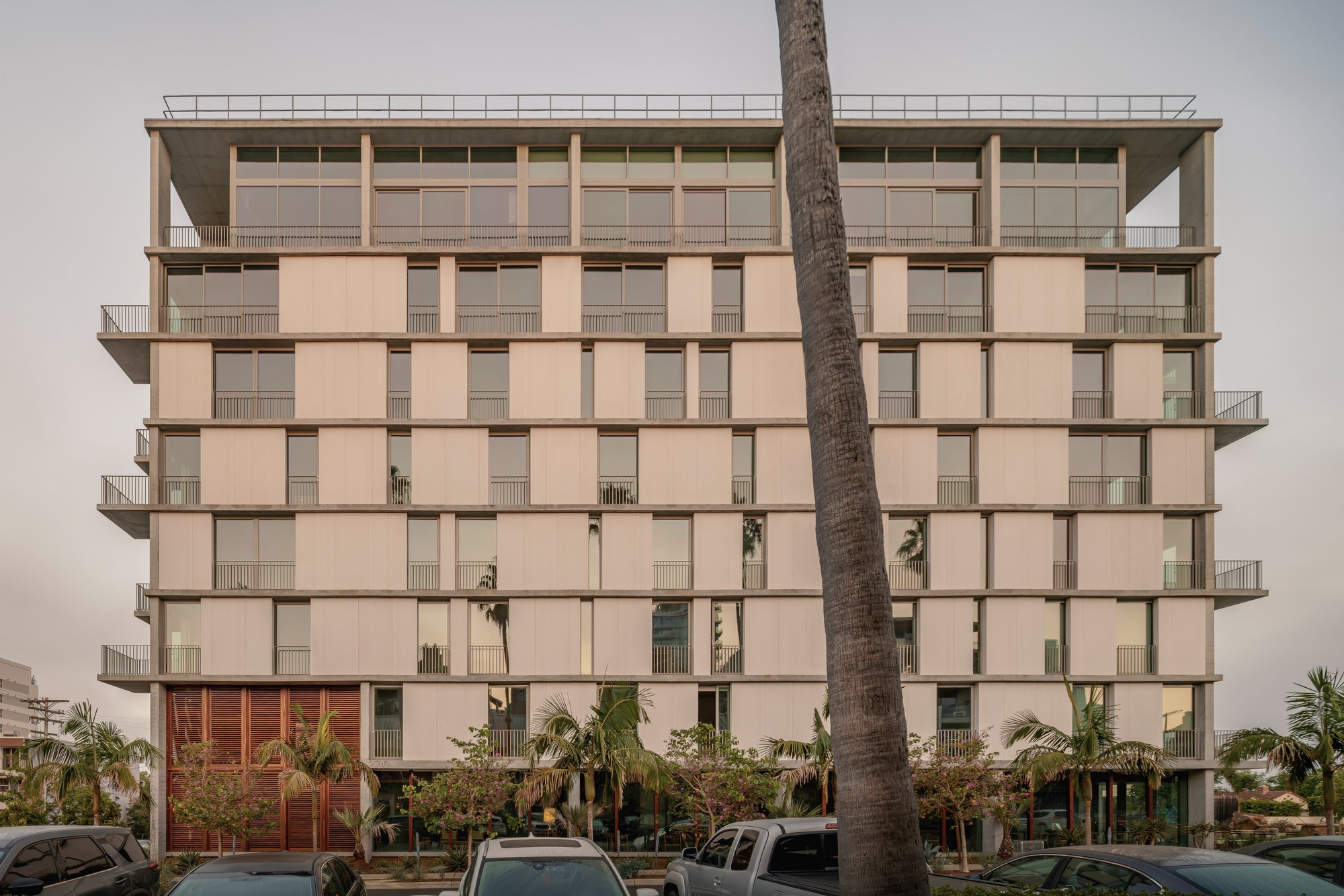 KAYA Building / Jeff Svitak