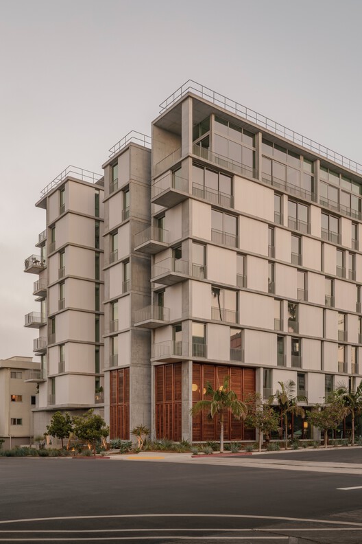 KAYA Building / Jeff Svitak KAYA Building / Jeff Svitak - Exterior Photography, Balcony