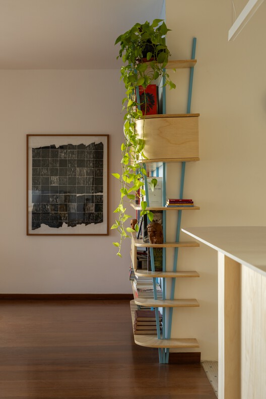 João Moura Apartment / Margem Arquitetos João Moura Apartment / Margem Arquitetos - Interior Photography, Shelving