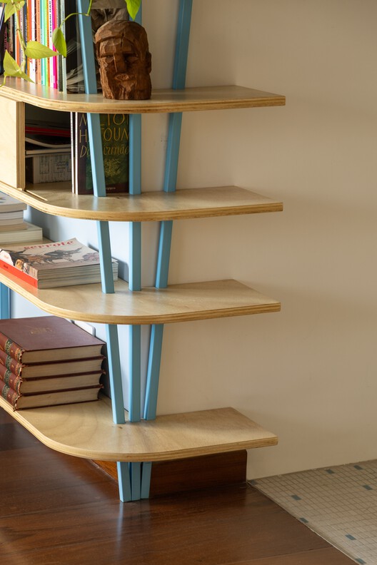 João Moura Apartment / Margem Arquitetos João Moura Apartment / Margem Arquitetos - Interior Photography, Stairs, Shelving, Wood