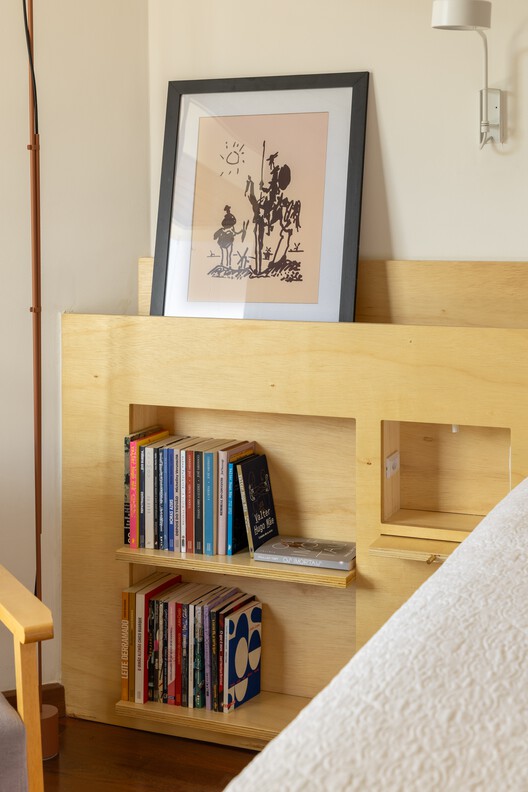 João Moura Apartment / Margem Arquitetos João Moura Apartment / Margem Arquitetos - Interior Photography, Closet, Wood, Bedroom, Bed, Shelving