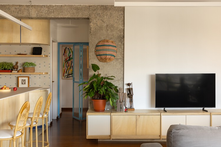 Apartamento João Moura / Margem Arquitetos - Fotografía interior, Cocina, Madera, Iluminación, Sillas