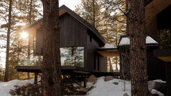 The Overlook House / Migration Studios