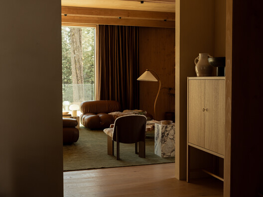 La Casa Overlook / Migration Studios - Fotografía interior, Madera, Sillas, Iluminación, Mesas