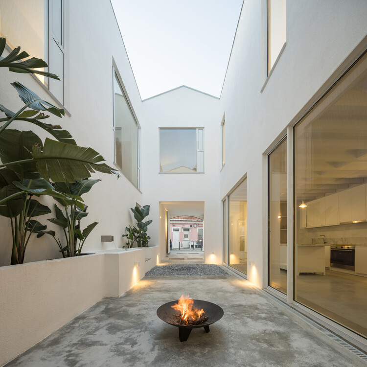 Casa / José Adrião Arquitetos - Casas