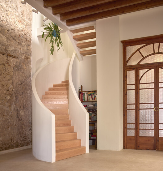 The Doctor’s House / Jose Costa The Doctor’s House / Jose Costa - Interior Photography, Stairs, Wood, Arch, Door, Handrail