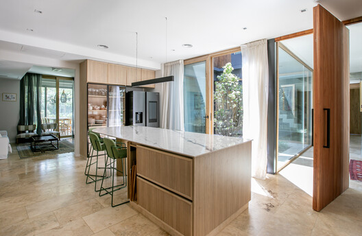 Casa MDL / Estudio Maria Strada Casa MDL / Estudio Maria Strada - Interior Photography, Kitchen, Wood, Door, Countertop, Chair, Glass