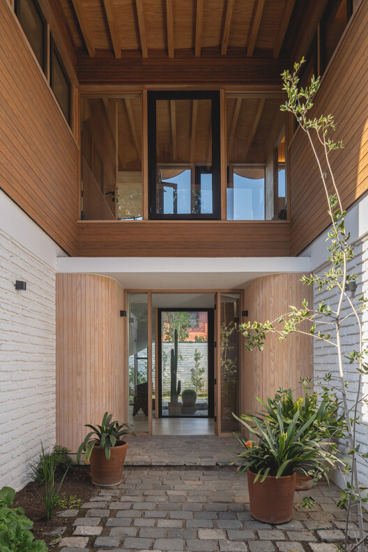 Los Navegantes House / María Catalina Picon Meleda + Alberto Browne Cruz - Interior Photography, Wood, Door