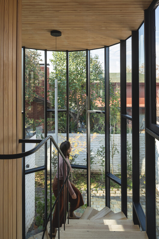 Los Navegantes House / María Catalina Picon Meleda + Alberto Browne Cruz Los Navegantes House / María Catalina Picon Meleda + Alberto Browne Cruz - Interior Photography, Wood, Glass, Handrail