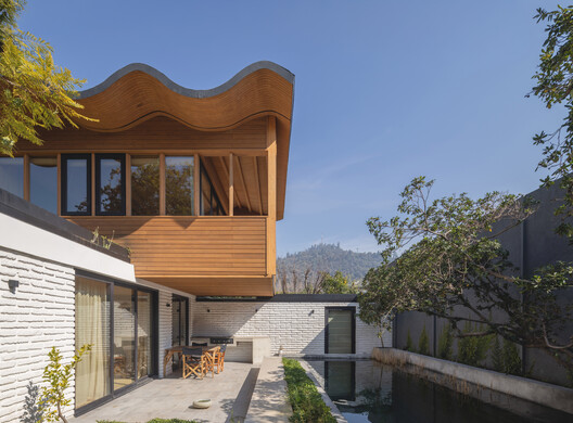 Los Navegantes House / María Catalina Picon Meleda + Alberto Browne Cruz Los Navegantes House / María Catalina Picon Meleda + Alberto Browne Cruz - Exterior Photography, Wood