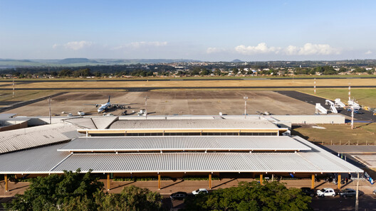 Doutor Leite Lopes State Airport / Bacco Arquitetos Associados - Image 14 of 26