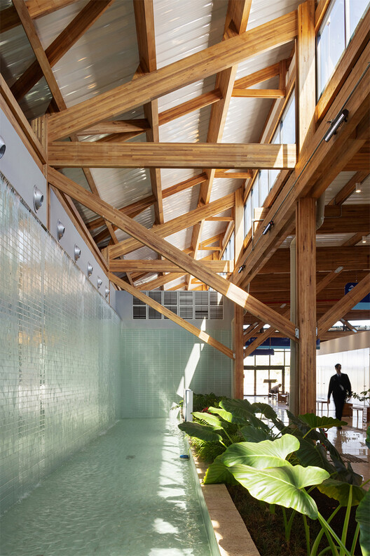 Doutor Leite Lopes State Airport / Bacco Arquitetos Associados - Interior Photography, Stairs, Wood, Glass, Beam
