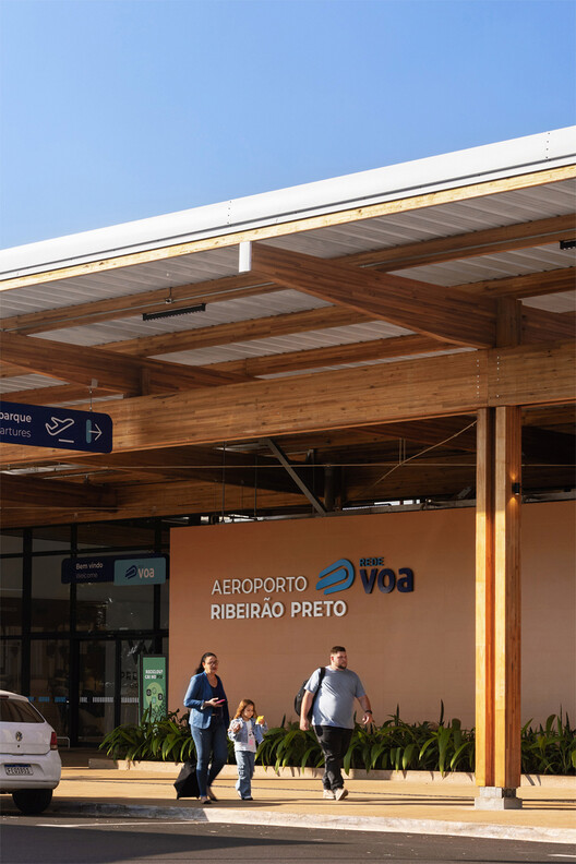 Doutor Leite Lopes State Airport / Bacco Arquitetos Associados - Exterior Photography