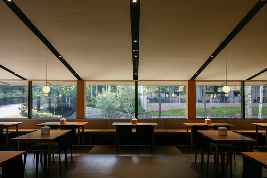 Aranya Wuling Mountain - Sean Canteen / llLab. Aranya Wuling Mountain - Sean Canteen / llLab. - Interior Photography, Dining room, Wood, Glass, Chair