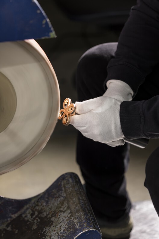 Reinterpreting the Ruyi Knot as a Cultural Symbol in Contemporary Metalwork - Image 7 of 17
