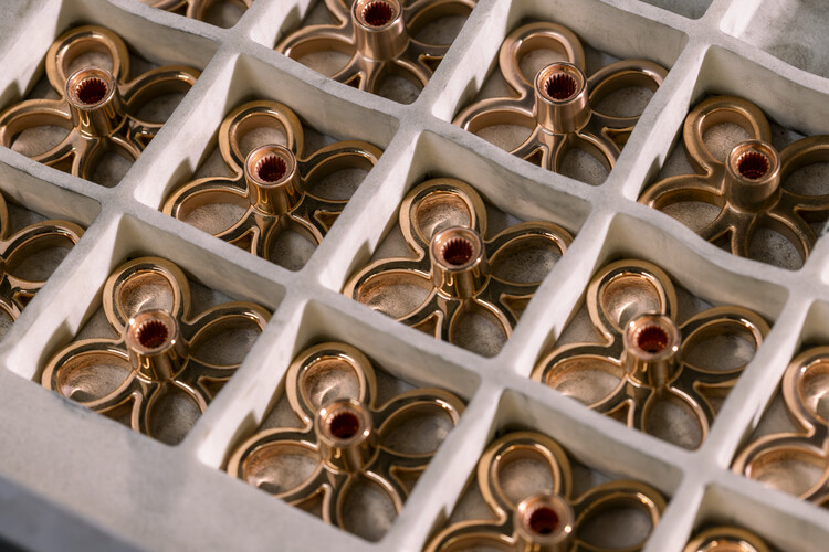Reinterpreting the Ruyi Knot as a Cultural Symbol in Contemporary Metalwork - Image 6 of 17