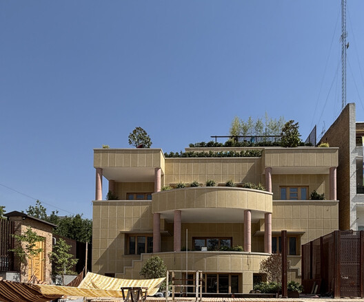 Modern Remnants: Calque Studio and the Race Against Tehran's Architectural Erasure Modern Remnants: Calque Studio and the Race Against Tehran's Architectural Erasure - Image 2 of 20