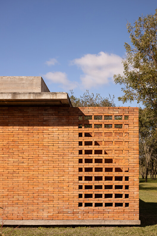 Perichón House / ODB Arquitectos Perichón House / ODB Arquitectos - Exterior Photography, Brick