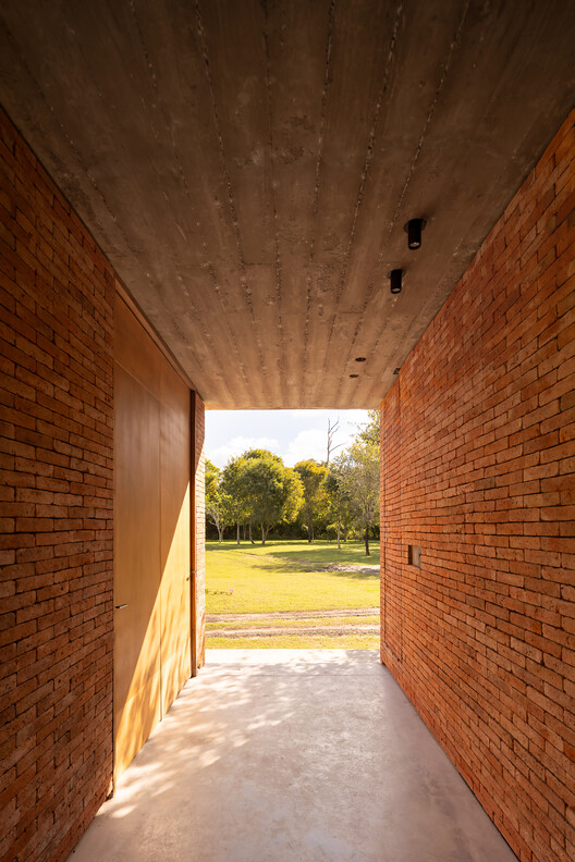 Perichón House / ODB Arquitectos Perichón House / ODB Arquitectos - Image 2 of 36