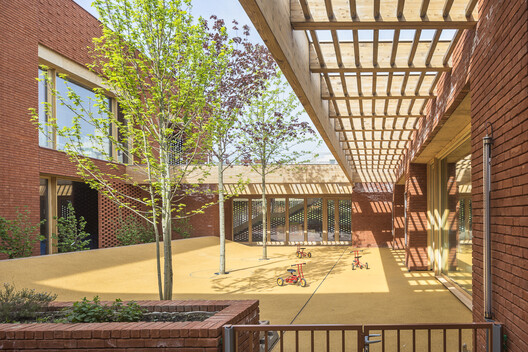 Jacques Prévert Public Services Center / HEMAA Architectes Jacques Prévert Public Services Center / HEMAA Architectes - Interior Photography, Brick