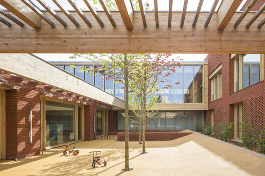 Jacques Prévert Public Services Center / HEMAA Architectes Jacques Prévert Public Services Center / HEMAA Architectes - Image 4 of 58