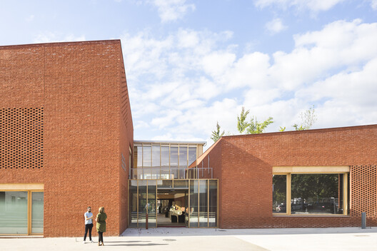 Jacques Prévert Public Services Center / HEMAA Architectes Jacques Prévert Public Services Center / HEMAA Architectes - Exterior Photography