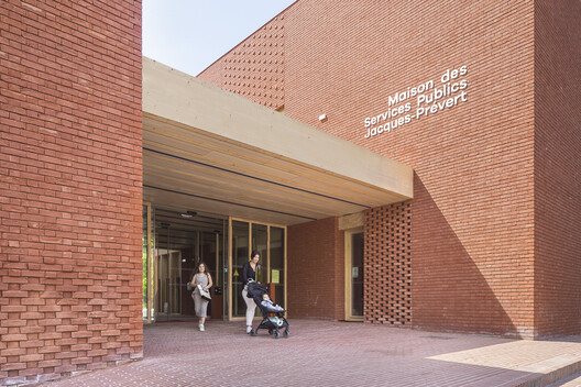 Jacques Prévert Public Services Center / HEMAA Architectes Jacques Prévert Public Services Center / HEMAA Architectes - Exterior Photography, Brick
