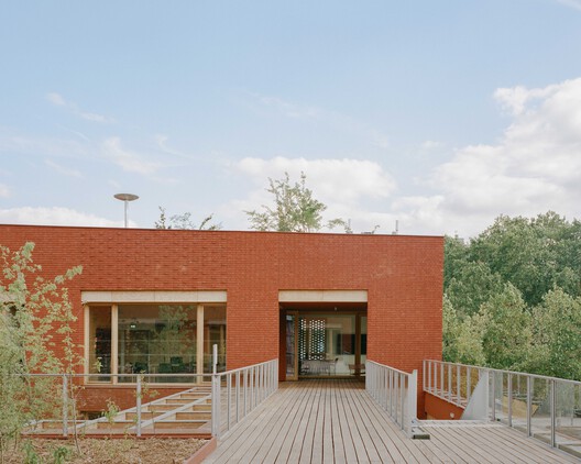 Jacques Prévert Public Services Center / HEMAA Architectes Jacques Prévert Public Services Center / HEMAA Architectes - Exterior Photography, Brick