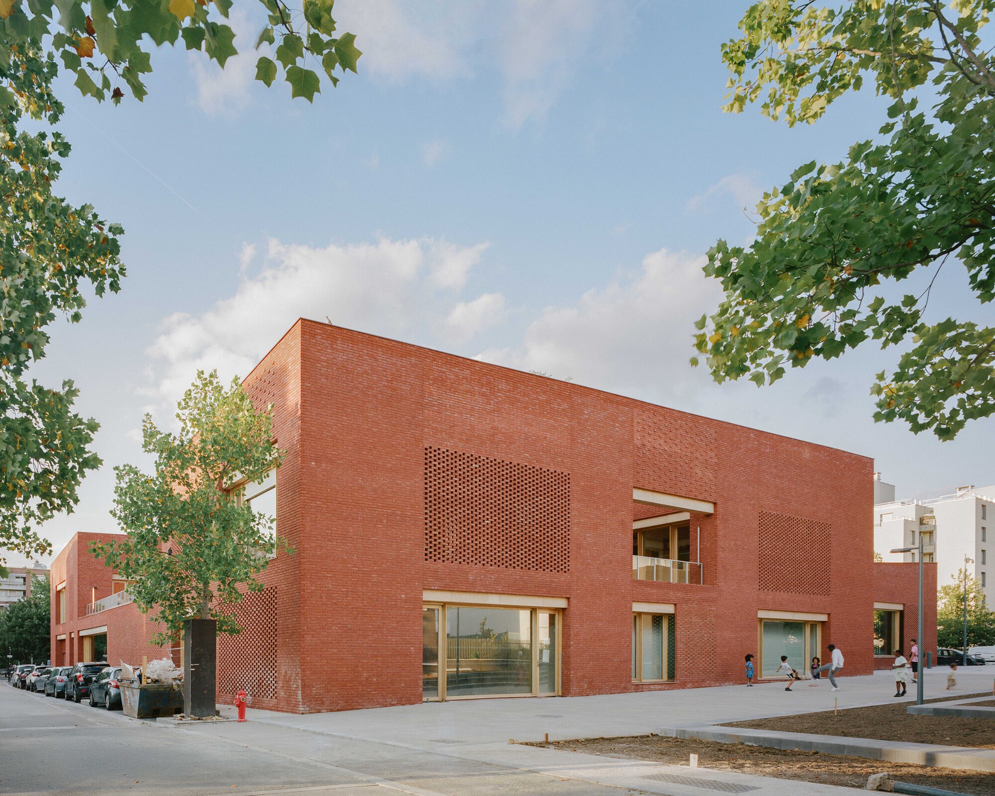 Jacques Prévert 市政服务中心 / HEMAA Architectes