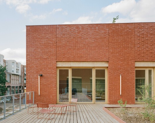 Jacques Prévert Public Services Center / HEMAA Architectes Jacques Prévert Public Services Center / HEMAA Architectes - Exterior Photography, Wood, Brick