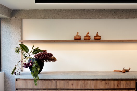 Yarumos Apartment / Trópico Arquitectura Yarumos Apartment / Trópico Arquitectura - Interior Photography, Wood, Shelving