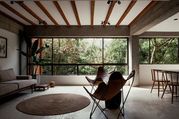 Apartamento Yarumos / Trópico Arquitectura - Fotografía interior, Sala de estar, Madera, Sillas
